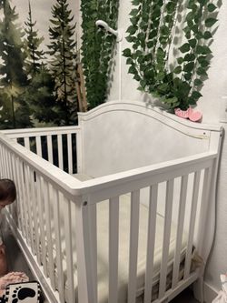 Crib And bassinet With Both mattress
