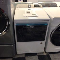 #121 White Electric Top Load Maytag Dryer 