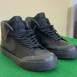 NIKE SB BLAZER MID XT 