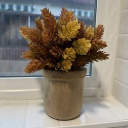 Threshold Tabletop Arrangement 