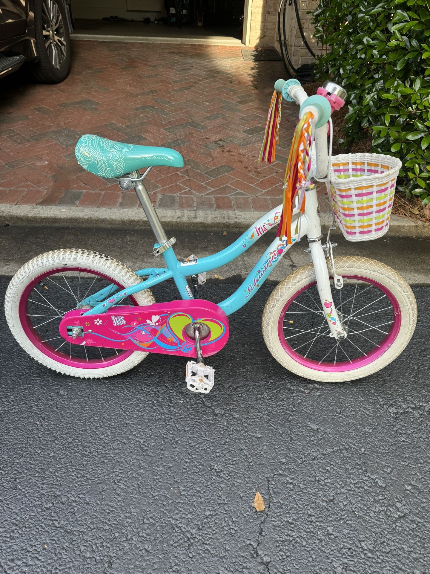 Schwinn Girls Bike 16in Training Wheels Included