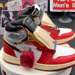 Fashionable mid-top basketball shoes