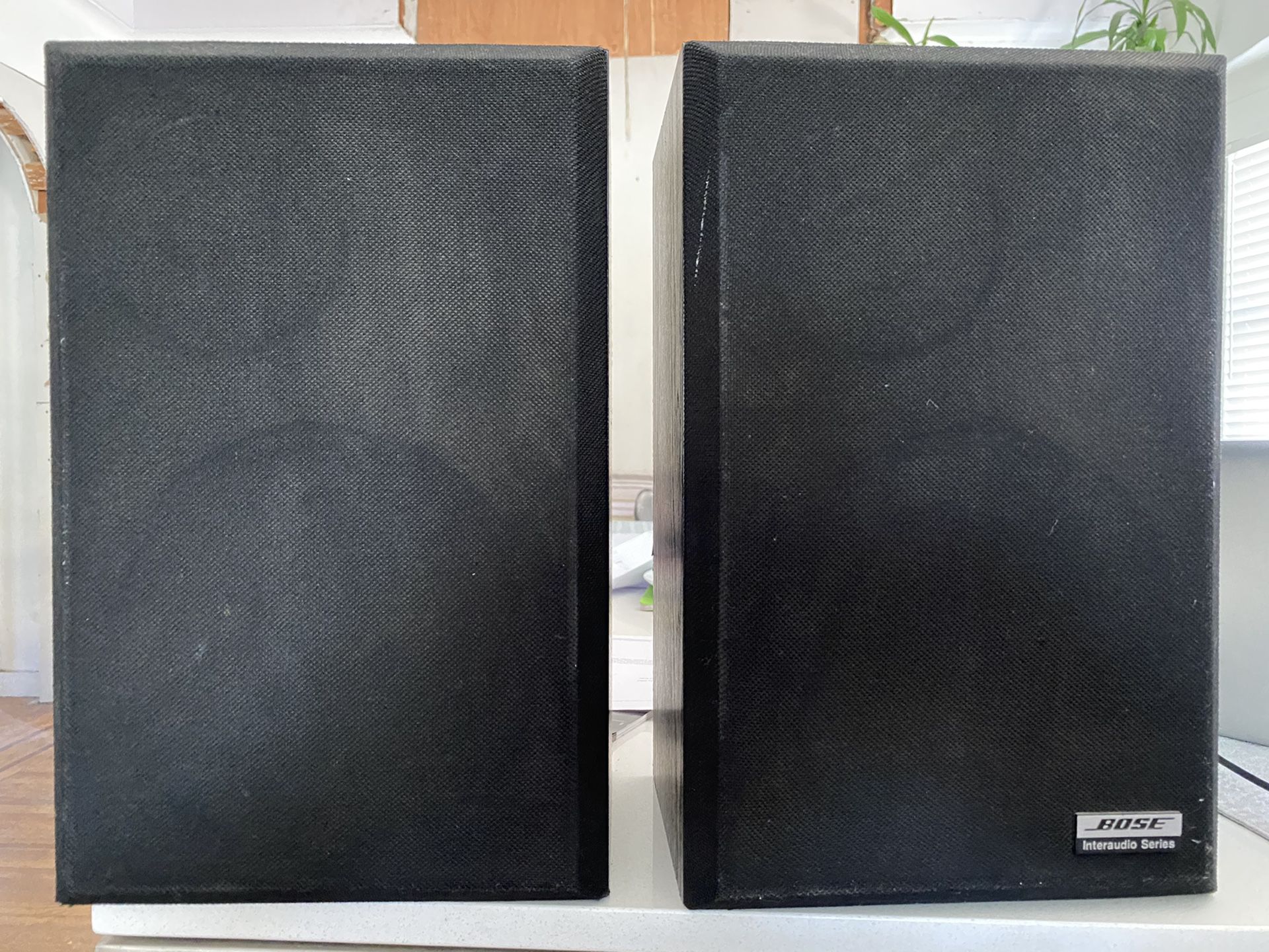 Bose Interaudio 2000 bookcase speakers (pair)