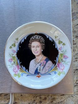 Crown Staffordshire Queen Elizabeth II Silver Jubilee Jewelry Dish