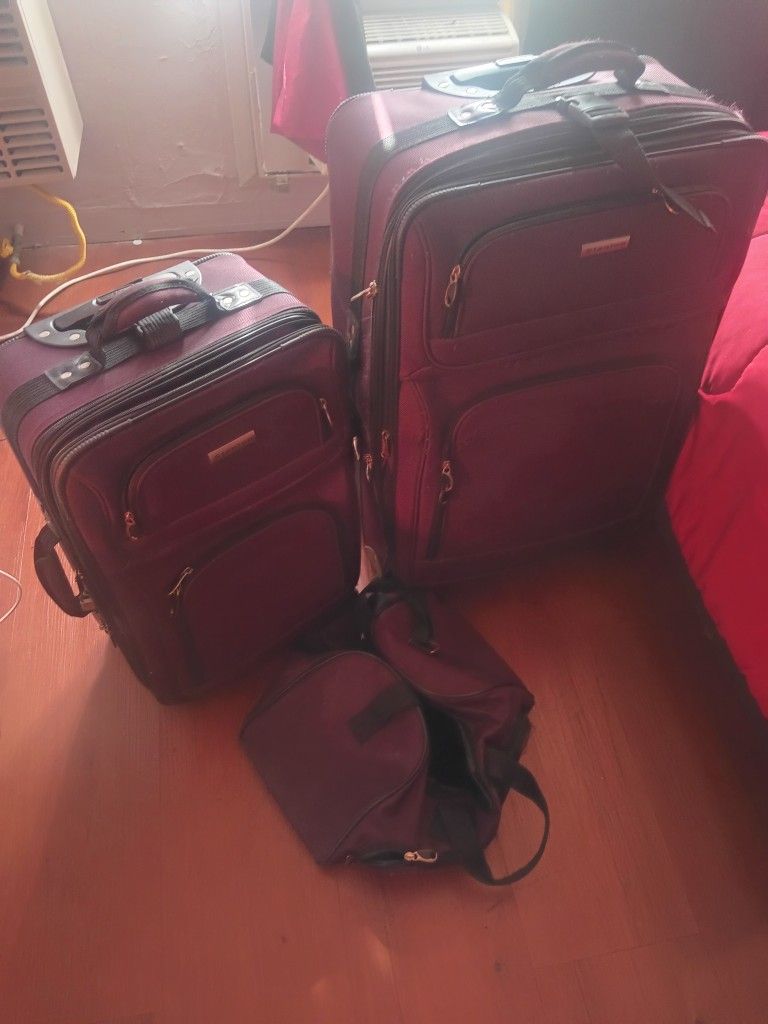 Used Luggage Set