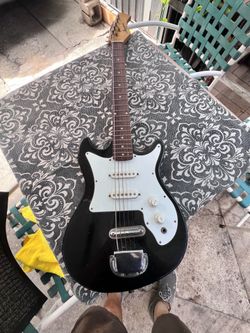 Harmony guitar