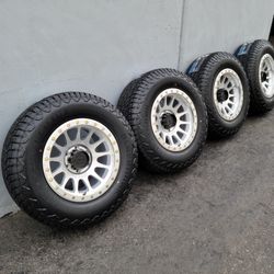 17" LOCK Yosemite wheels/rims w/ 32" Ridgecrawler tires