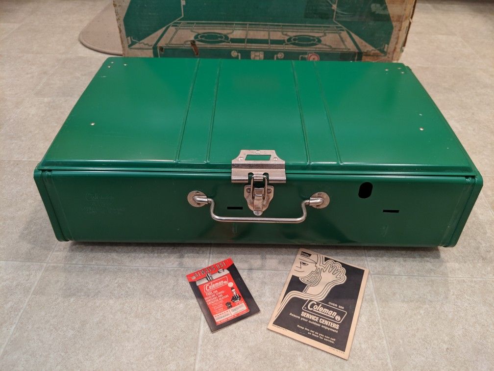 Coleman 413G Vintage Gas Camp Stove 02 74 NEAR MINT w/ Box