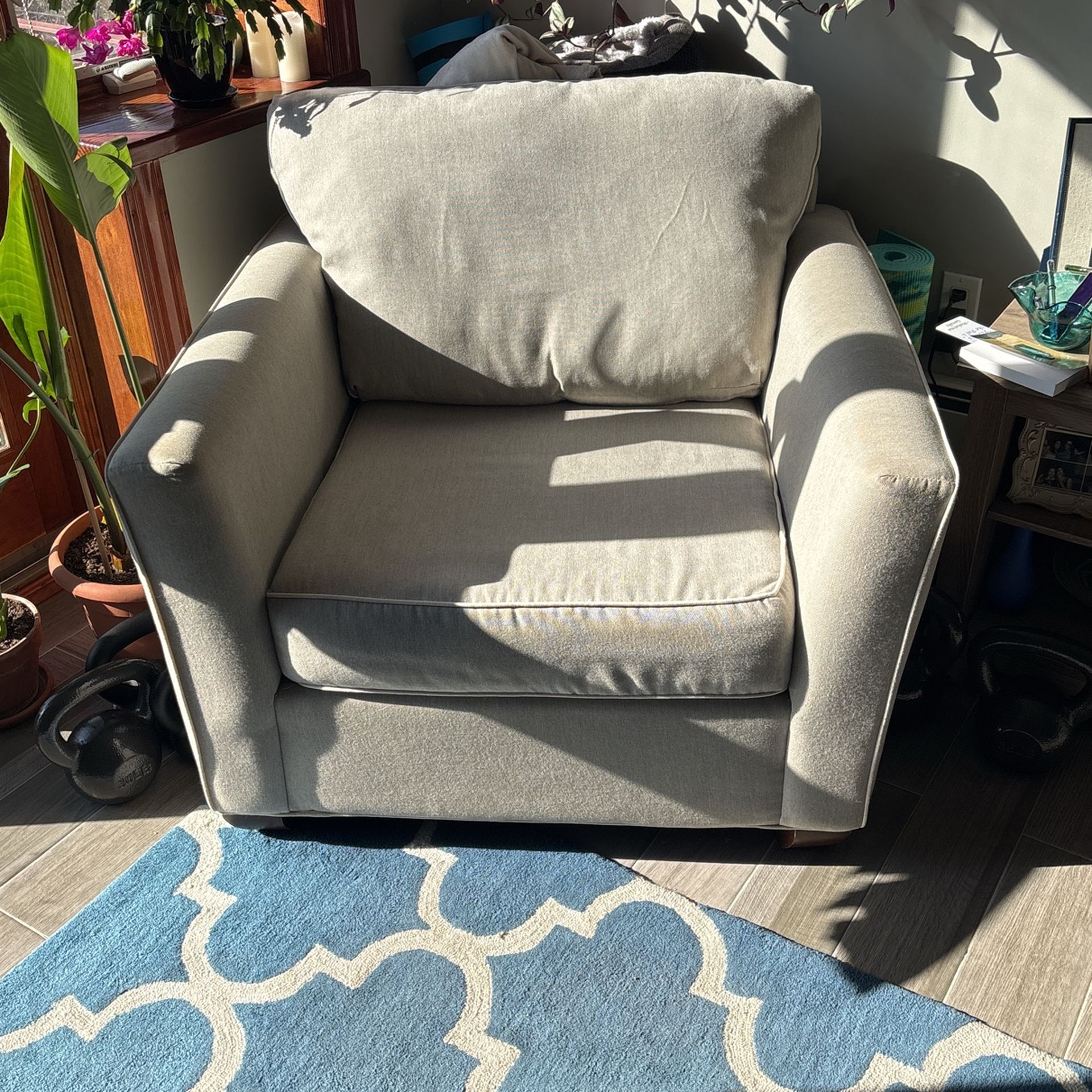 Raymour & Flanagan Oversized Chair Gray