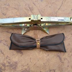 Honda CR-V Jack And Tools