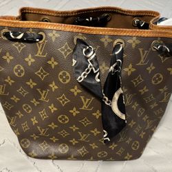 LV Bucket Bag 