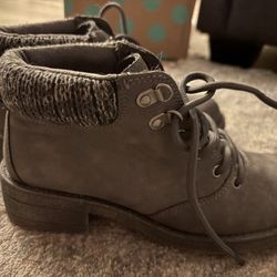 Rocket Dog Gray Lace-Up Ankle Boots with Knit Collar