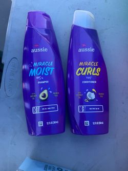 Aussie Miracle Moist Shampoo & Miracle Curls Conditioner Set
