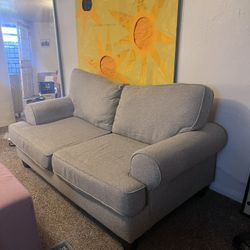 Couch / Loveseat