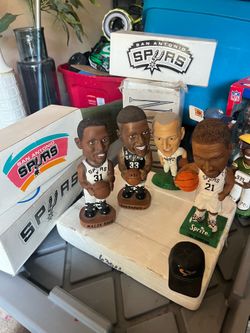 Spurs bobble heads