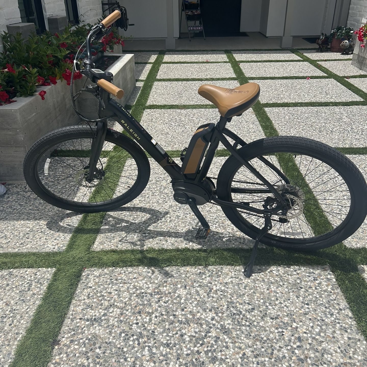 Raleigh Venture 2.0 IE Step Thru Bike Electric for Sale in Oceanside CA OfferUp
