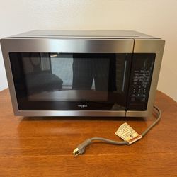 Whirlpool  Microwave 1.6 cu ft, 1200W - $120