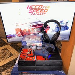 PS4 With 4 Games And Headset 