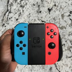 Nintendo switch joycons & grip (READ DESCRIPTION)
