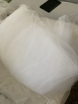 13 yds of high quality white tulle perfect for wedding dresses, veil, art craft , decoration