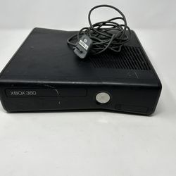Microsoft Xbox 360 Console Black Fat Model FOR PARTS NOT WORKING