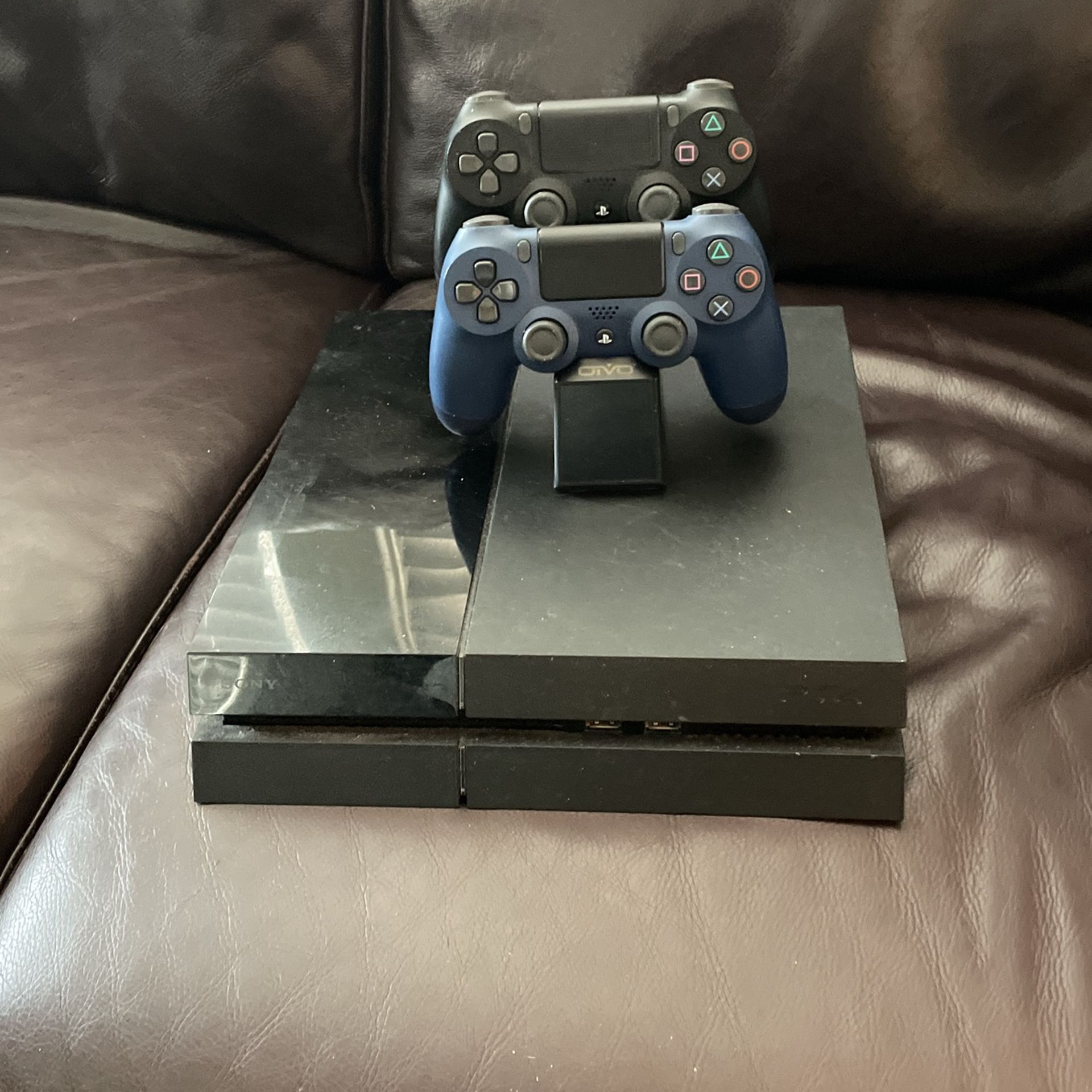 PS4 (two Controllers)