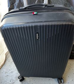 Light weight hard shell luggage