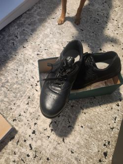 SAS ladies black walking shoes