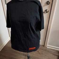 HEBRON PRESTON. BLACK SHORT SLEEVE SHIRT)JERSEY