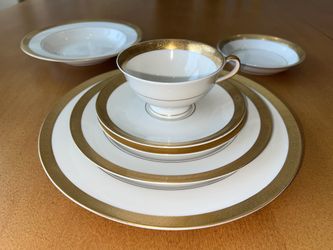 12 Place Settings + 7 Serving Pieces —- 93 pieces in all - Royal Jackson China Set with 7 Serving Pieces