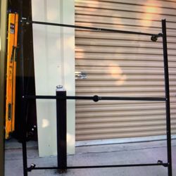 QUEEN SIZE Metal Rail Frame $50🥰🍀