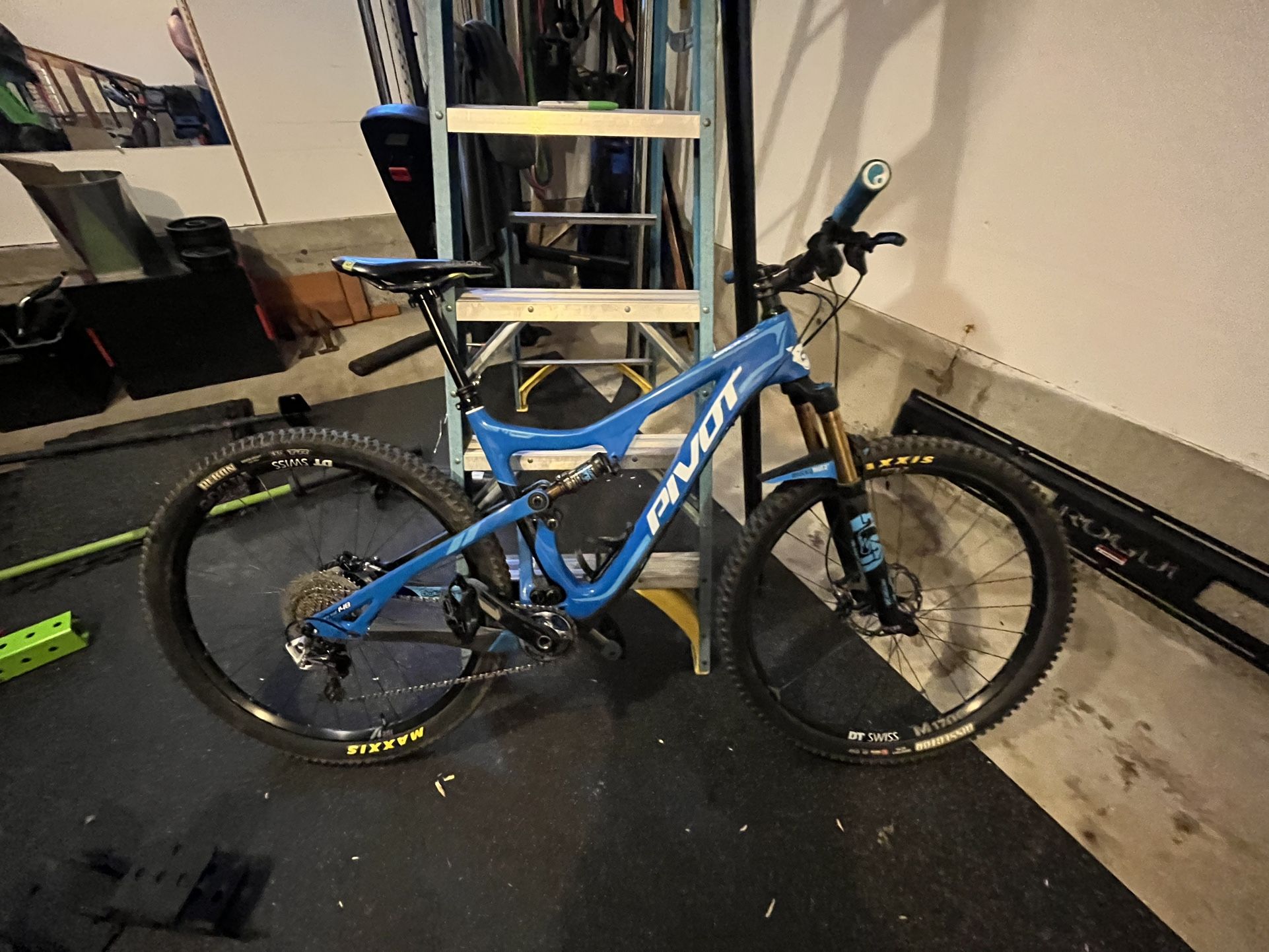Pivot Mach 429
