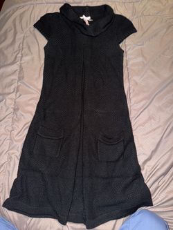 derek heart black short-sleeved cowl-neck or mock-neck knit sweater dress featuring a draped neckline and two front patch pockets. Size M
