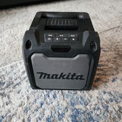 Makita XRM08B 18V / 12V Li-Ion Cordless Bluetooth Job Site Speaker Tool Only New