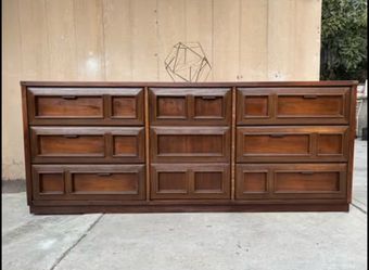 Gorgeous mid century Basset dresser, console or buffet