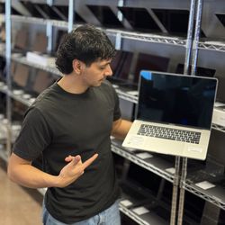 MacBook Pro 15” -2.6 i7 6 Core - 16GB RAM- 256SSD 