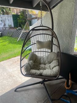Outdoor swing chair