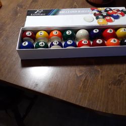 EASTPOINT BILLARD BALLS IN BOX GOOD CONDITION $35.00