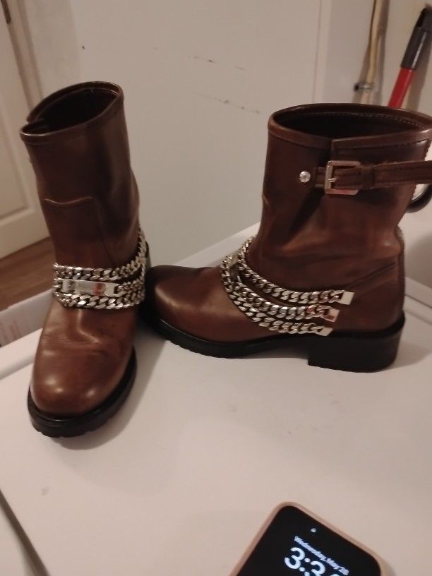 EXTREMELY NICE LUXURY LABEL PAIR OF BOOTS 👀