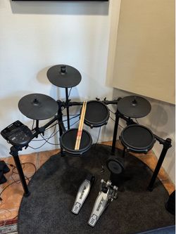 Alesis Nitro Mesh Electronic Drum Kit (READ DESCRIPTION)