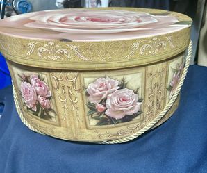 Beautiful decorative box to store your hats