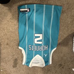 LARGE LAMELO BALL ORIGNAL HORNETS JERSEY