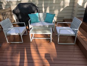 Patio set with cushions