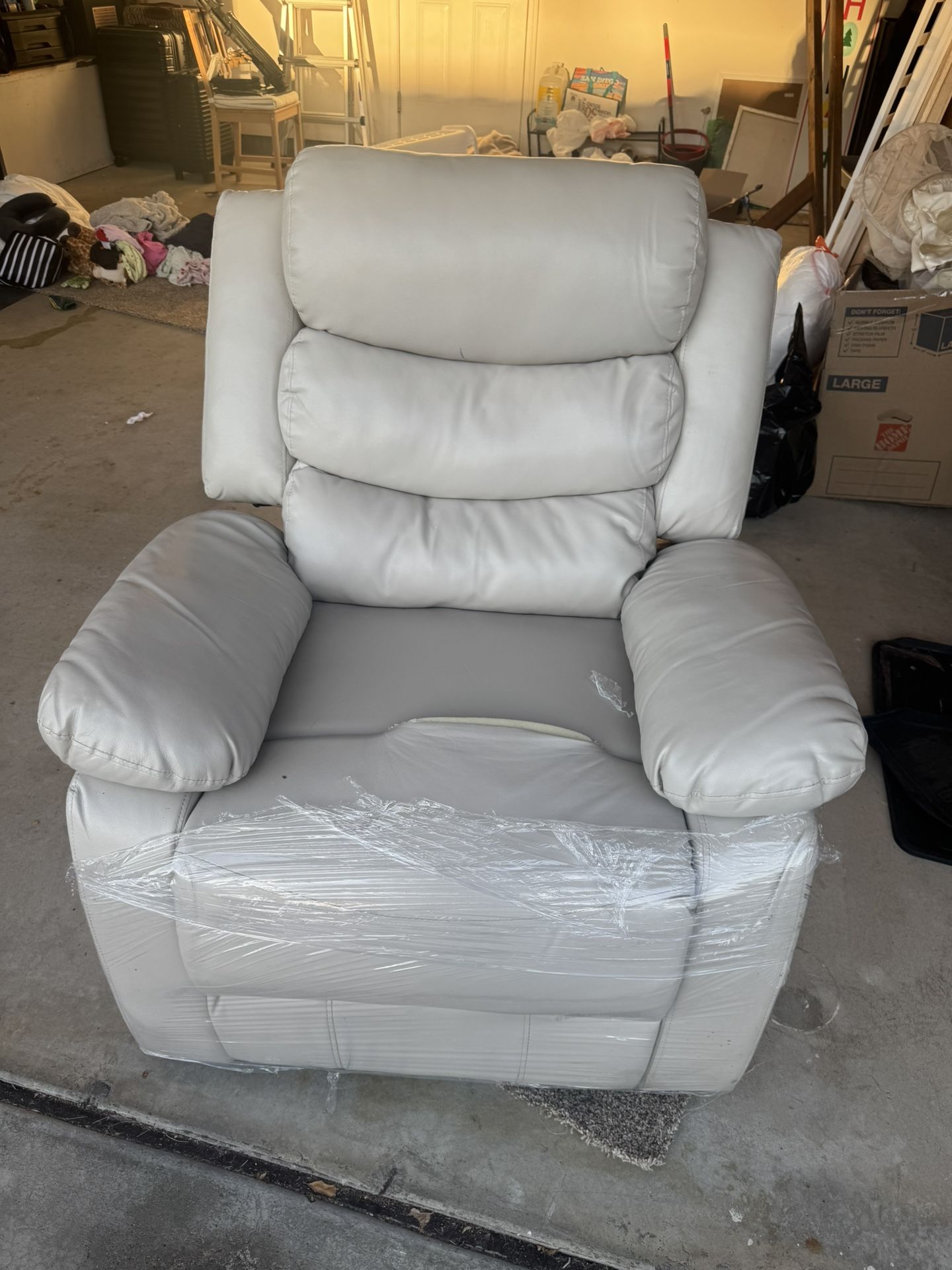 Electric Cream Recliner 