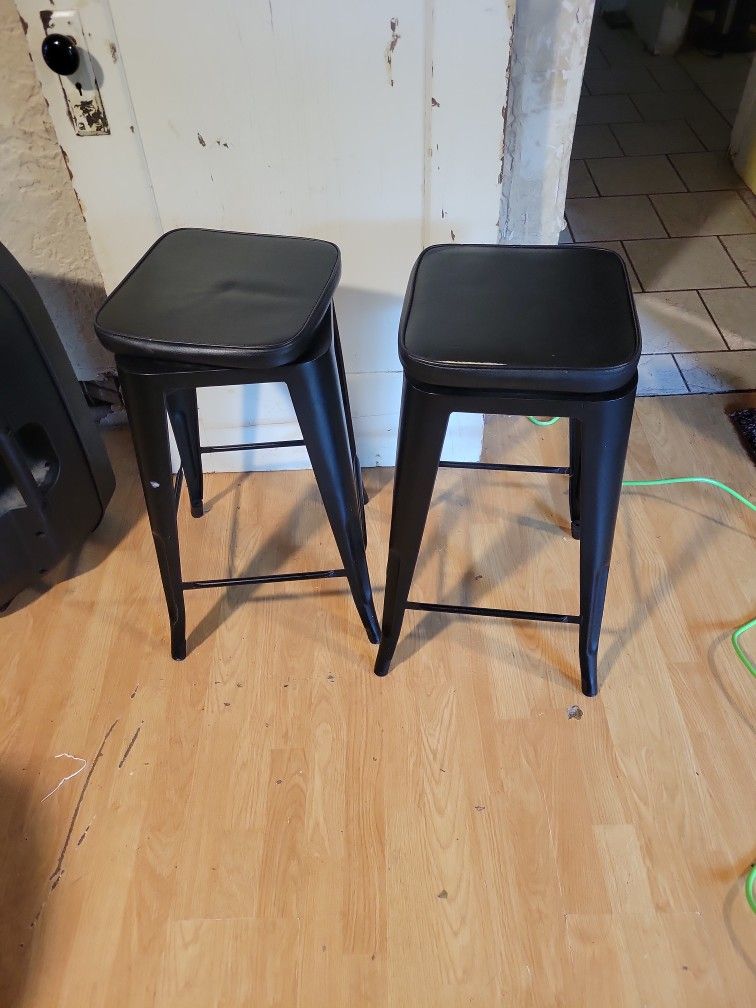 2 Bar Stools