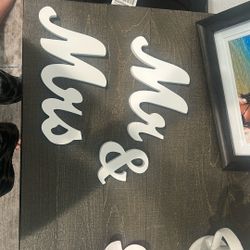 Mr & Mrs wood sign 