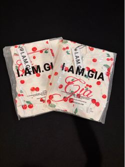 I am gia cherry top and bottom set