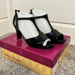 New/Never Worn Black Patent Size 9 Heels