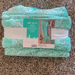 Kids’ Mermaid Tail Blanket