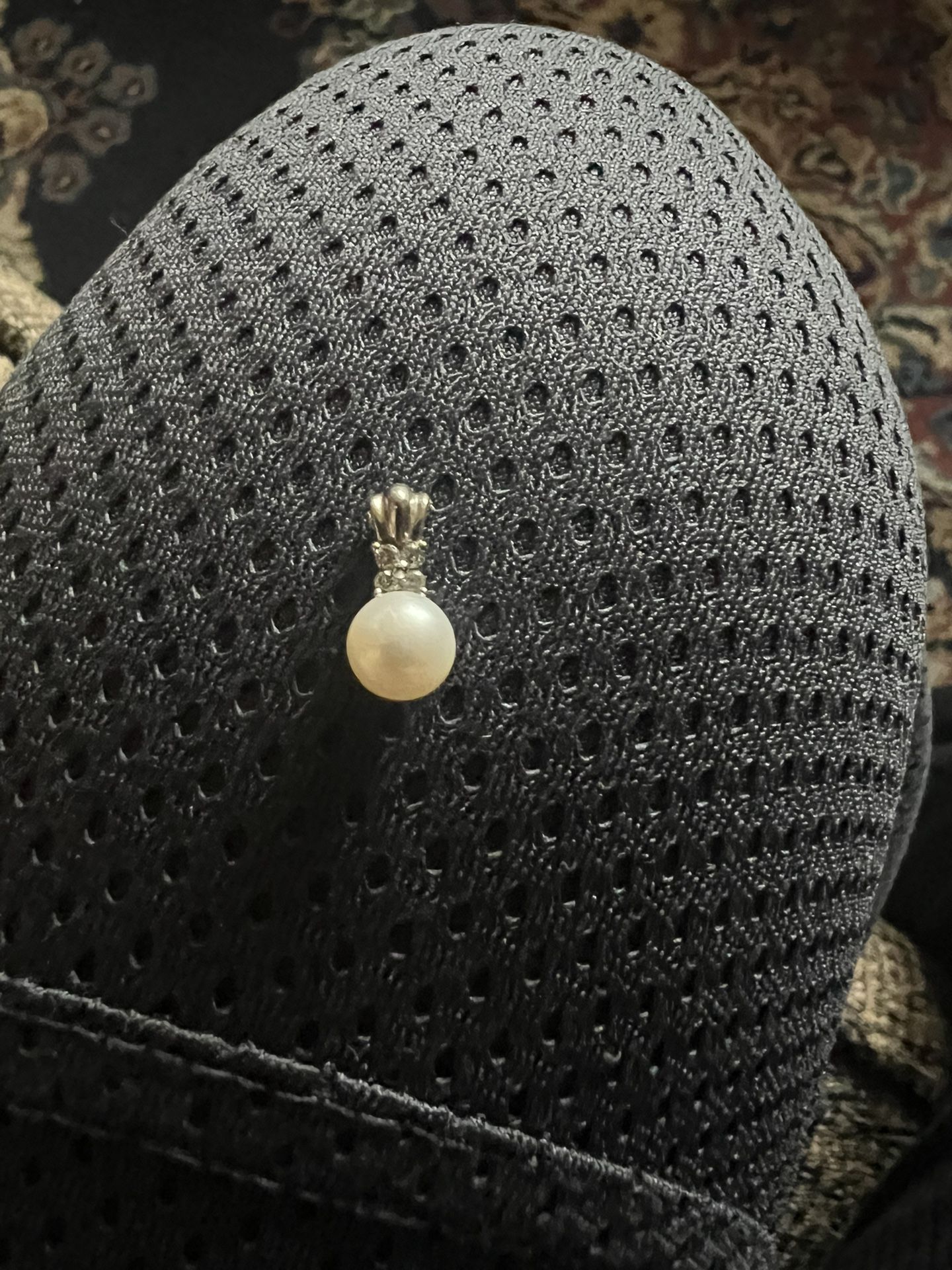 10K White Gold Diamond And Pearl Pendant 